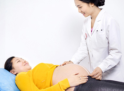 哺乳期来月经母乳就不能要了吗？