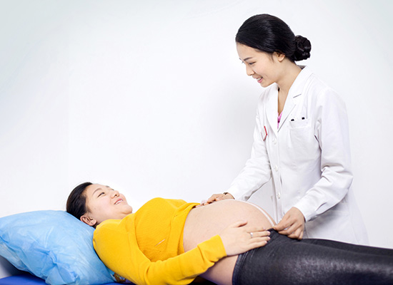 孕妇分娩时，看看如何可以减少顺产带来的疼? 